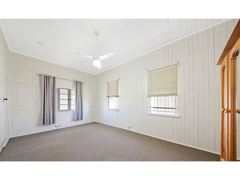 10 Sixth Avenue, Kedron QLD 4031