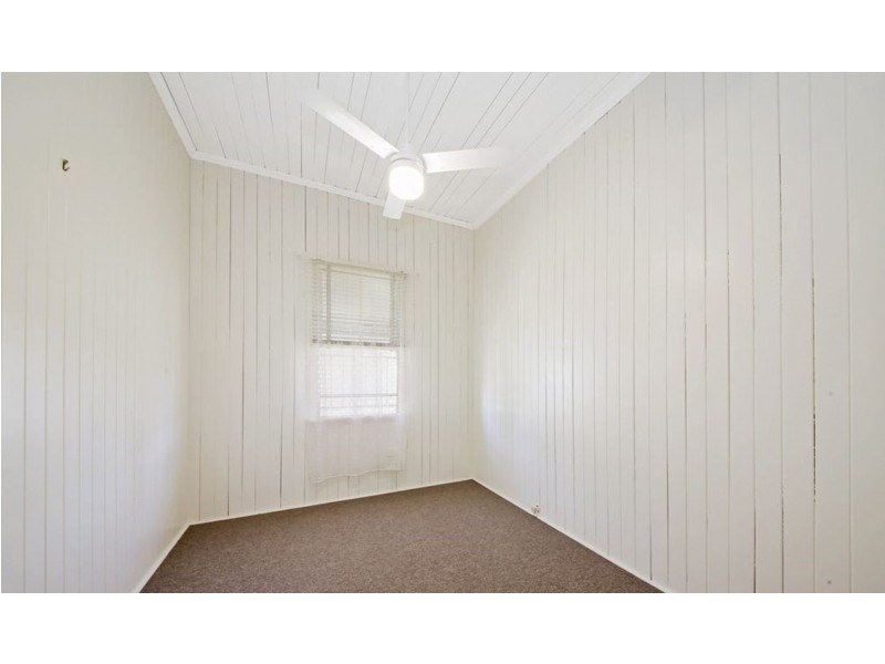 10 Sixth Avenue, Kedron QLD 4031