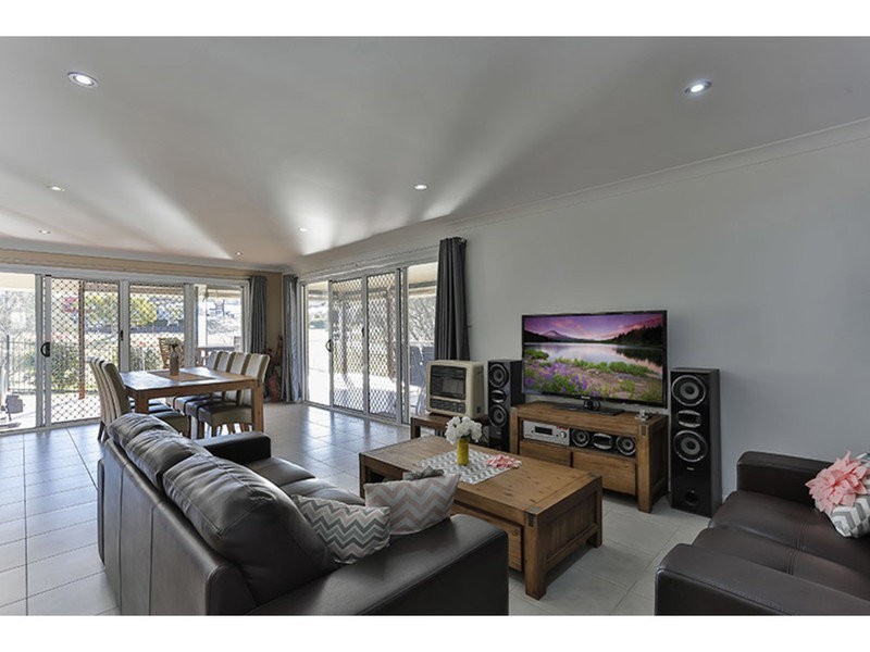 11 Willowburn Drive, Rockville QLD 4350