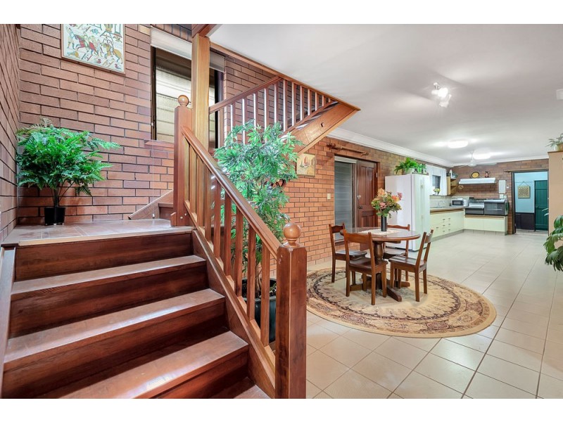 5 Scenic Crescent, Blue Mountain Heights QLD 4350