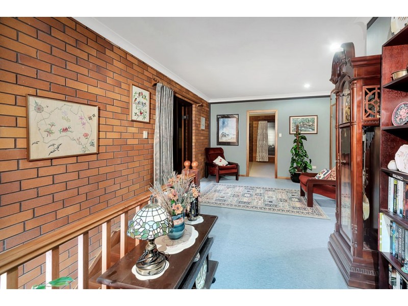 5 Scenic Crescent, Blue Mountain Heights QLD 4350