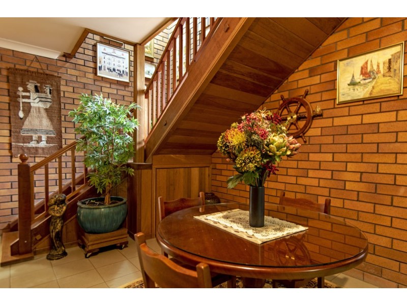 5 Scenic Crescent, Blue Mountain Heights QLD 4350