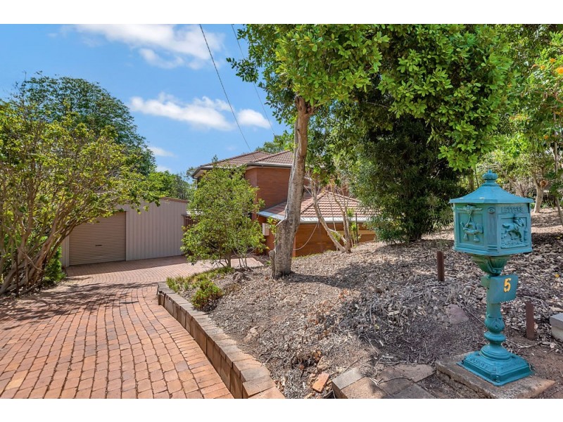5 Scenic Crescent, Blue Mountain Heights QLD 4350