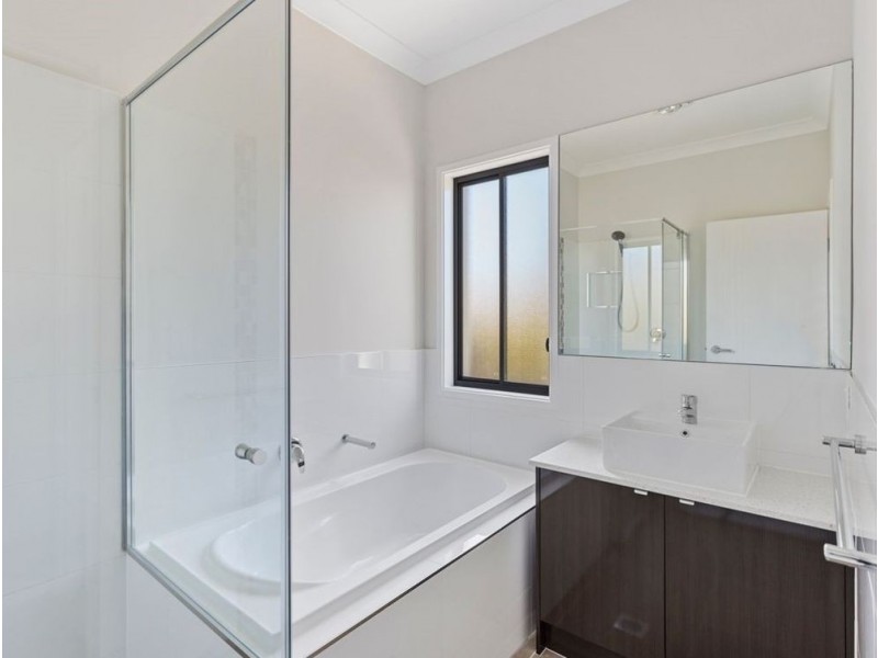 1/9 Frogmouth Street, Upper Coomera QLD 4209