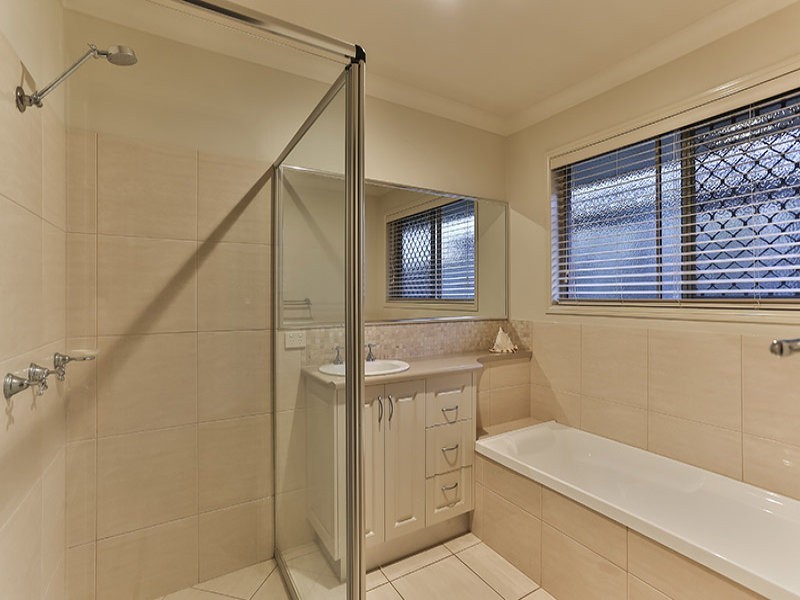 29 Hinchcliffe Drive, Kearneys Spring QLD 4350