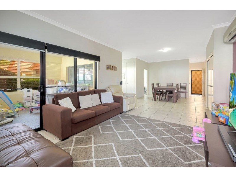 2/224 Herries Street, Newtown QLD 4350
