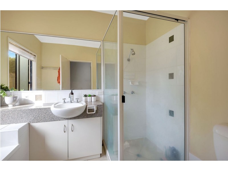 2/224 Herries Street, Newtown QLD 4350