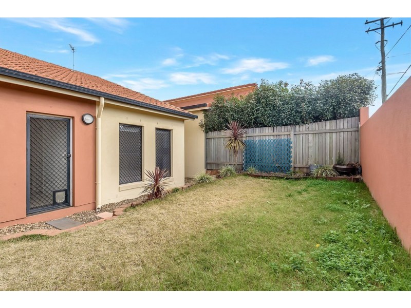 2/224 Herries Street, Newtown QLD 4350