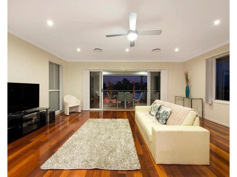 33 Stanley Road, Camp Hill QLD 4152