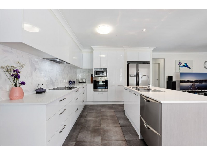 11 Red Gum Crescent, Wakerley QLD 4154