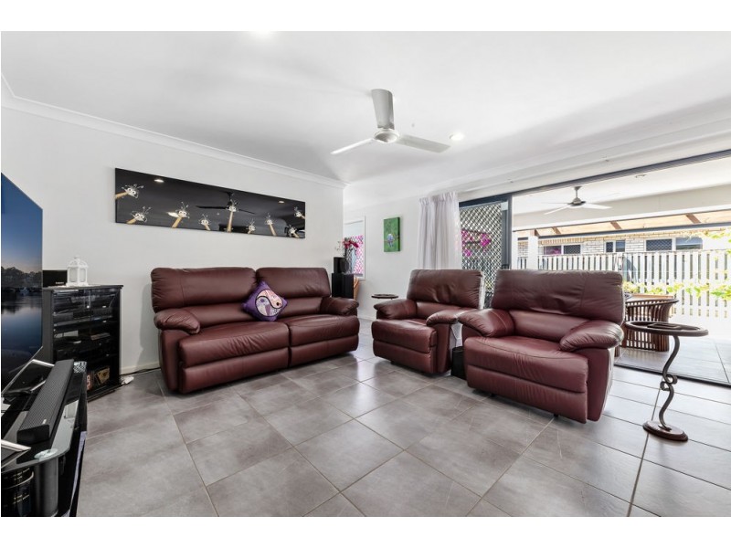 11 Red Gum Crescent, Wakerley QLD 4154