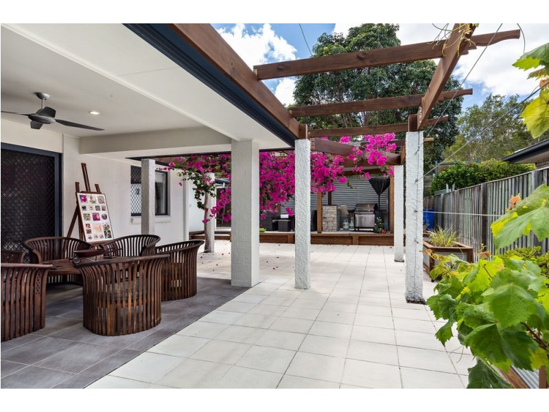 11 Red Gum Crescent, Wakerley QLD 4154