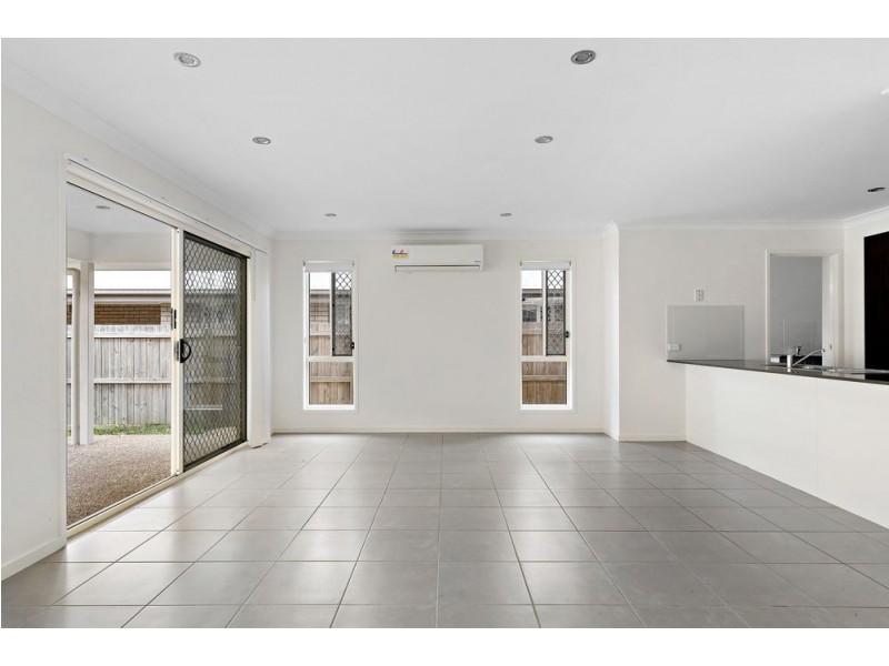 8 Crest Street, Narangba QLD 4504