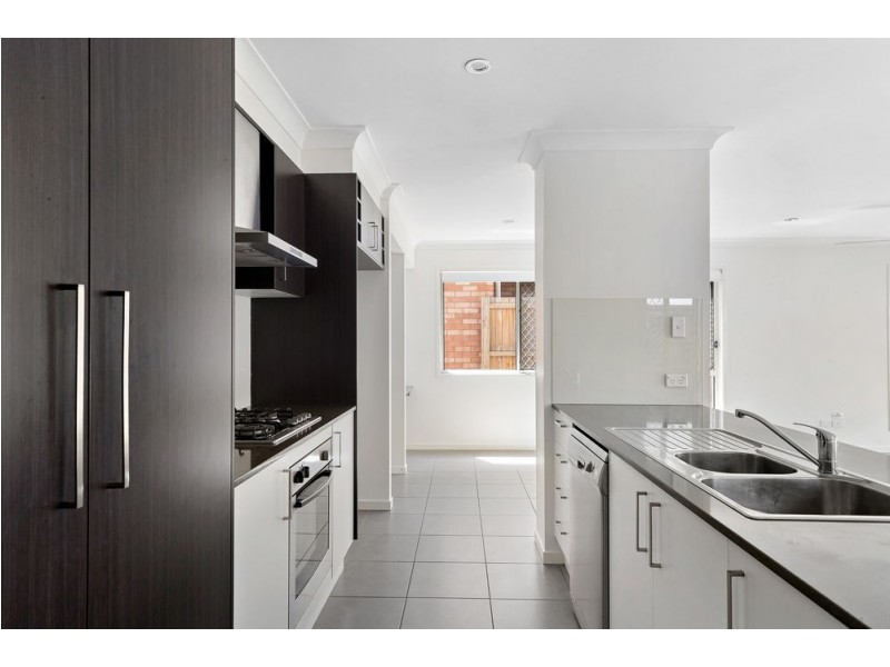 8 Crest Street, Narangba QLD 4504