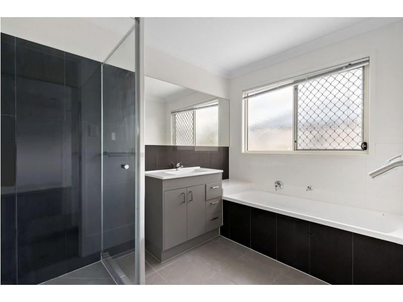 8 Crest Street, Narangba QLD 4504