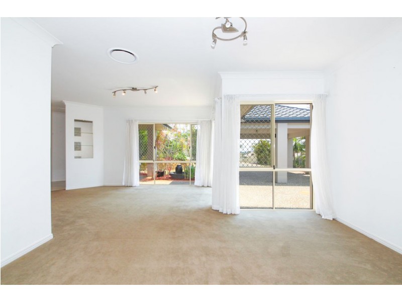 4 Highvale Drive, Helensvale QLD 4212