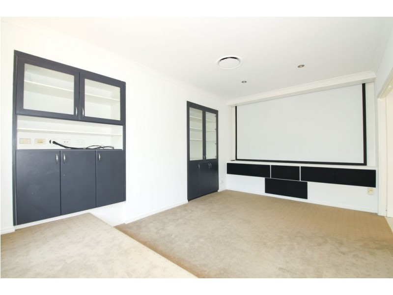 4 Highvale Drive, Helensvale QLD 4212