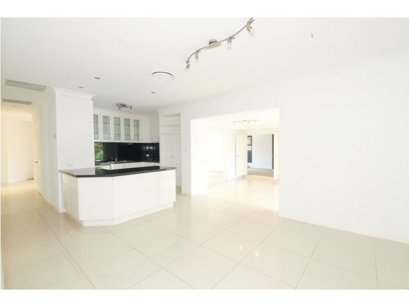 4 Highvale Drive, Helensvale QLD 4212