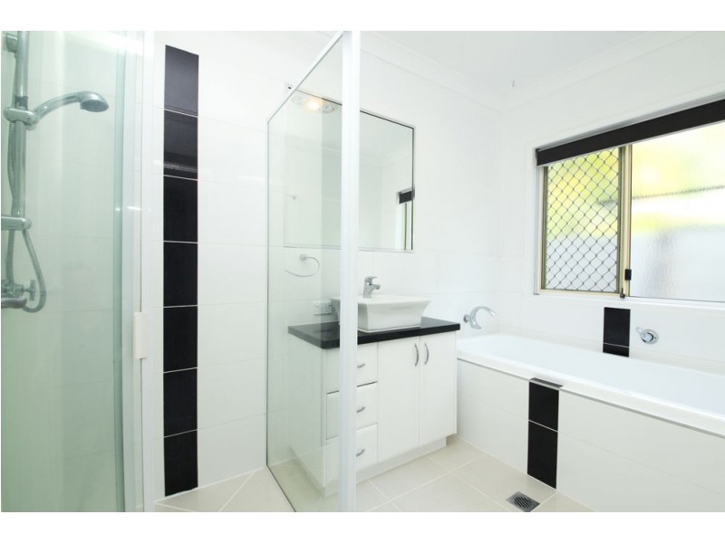 4 Highvale Drive, Helensvale QLD 4212
