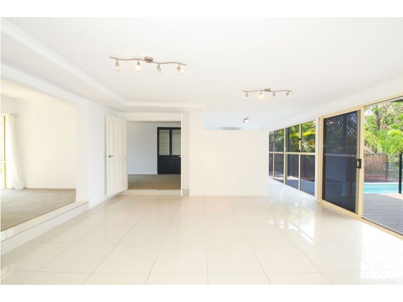 4 Highvale Drive, Helensvale QLD 4212