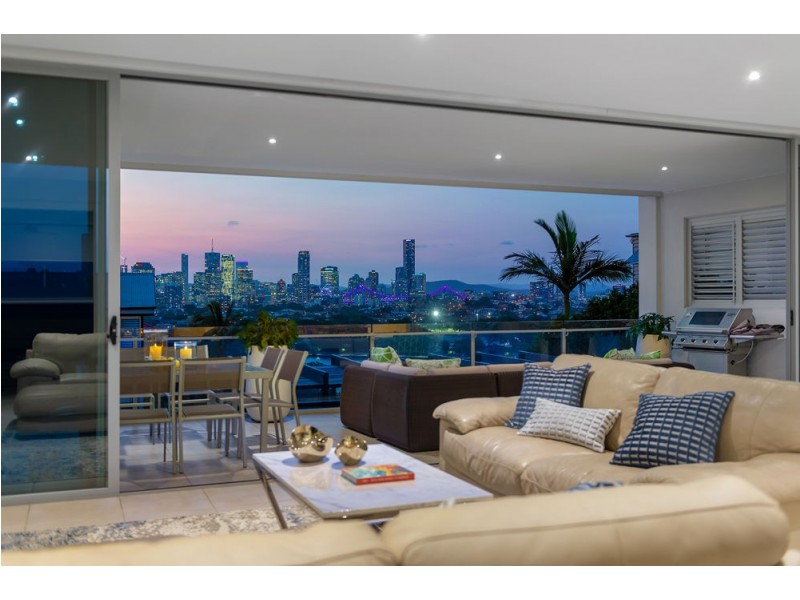 9 Cawmore Road, Hawthorne QLD 4171