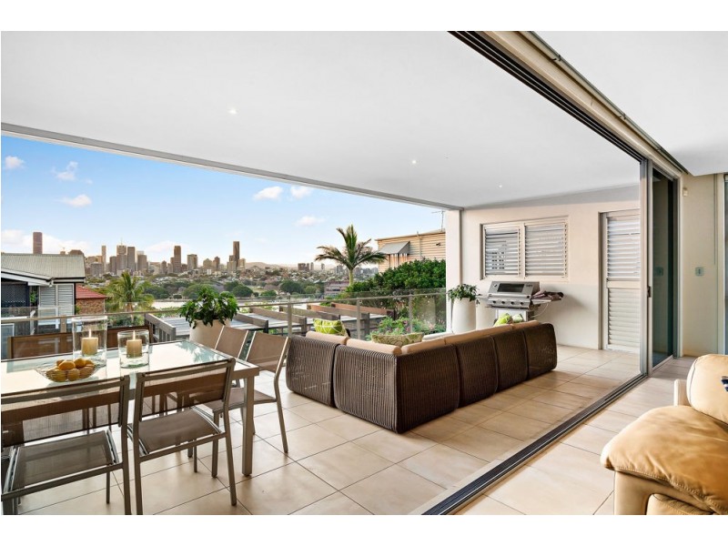 9 Cawmore Road, Hawthorne QLD 4171