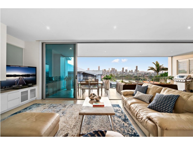 9 Cawmore Road, Hawthorne QLD 4171