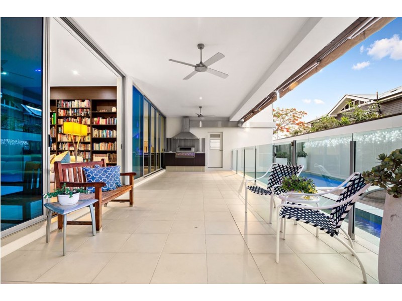 9 Cawmore Road, Hawthorne QLD 4171