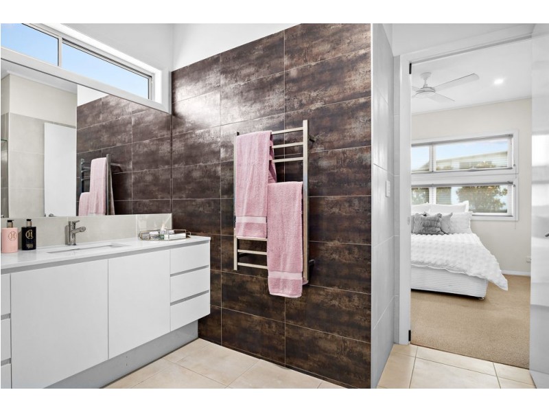 9 Cawmore Road, Hawthorne QLD 4171