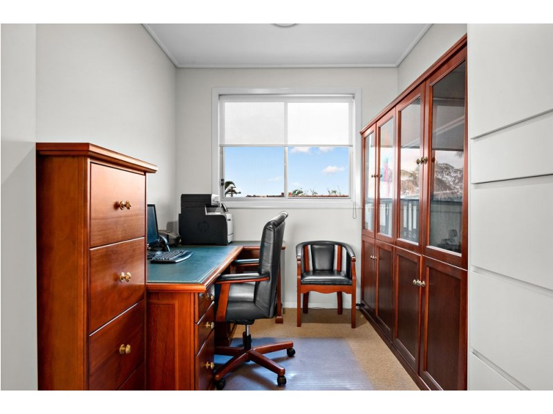 9 Cawmore Road, Hawthorne QLD 4171