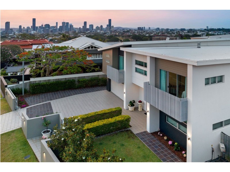 9 Cawmore Road, Hawthorne QLD 4171