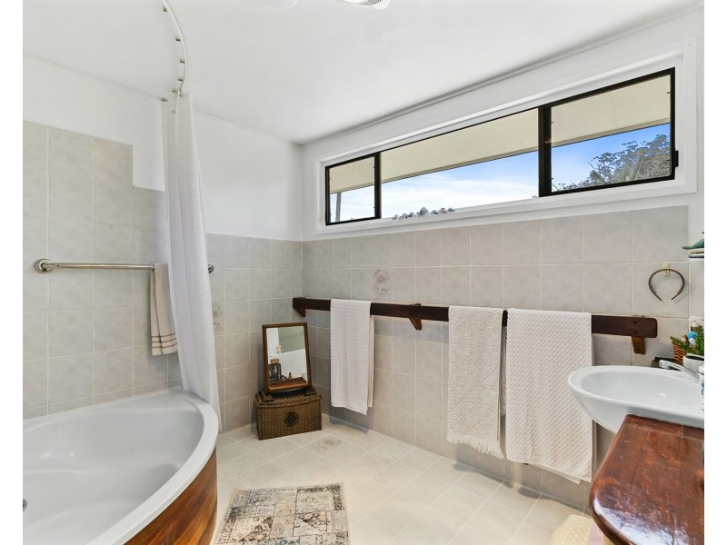 115 Biggs Avenue, Beachmere QLD 4510