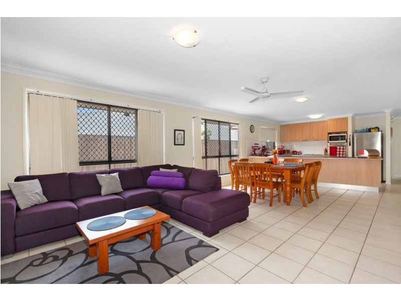 54 Gordon Crescent, Wakerley QLD 4154