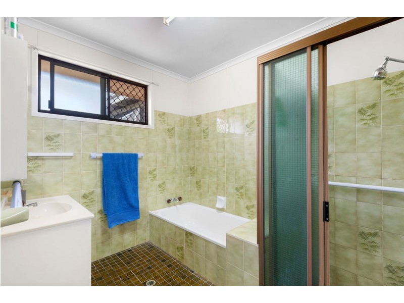 13 Luckona Court, Southside QLD 4570