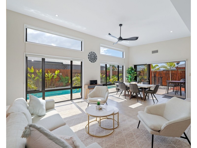 4 Greenshank Street, Pelican Waters QLD 4551