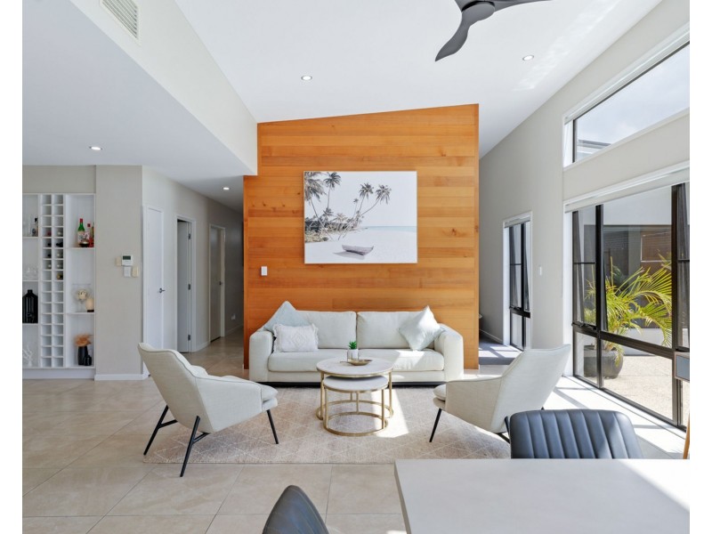 4 Greenshank Street, Pelican Waters QLD 4551