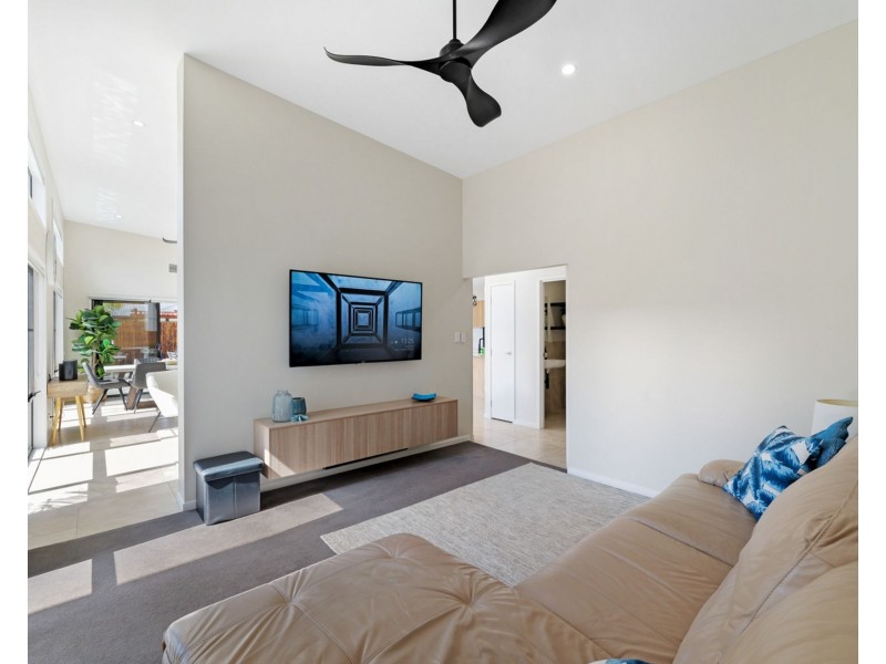 4 Greenshank Street, Pelican Waters QLD 4551