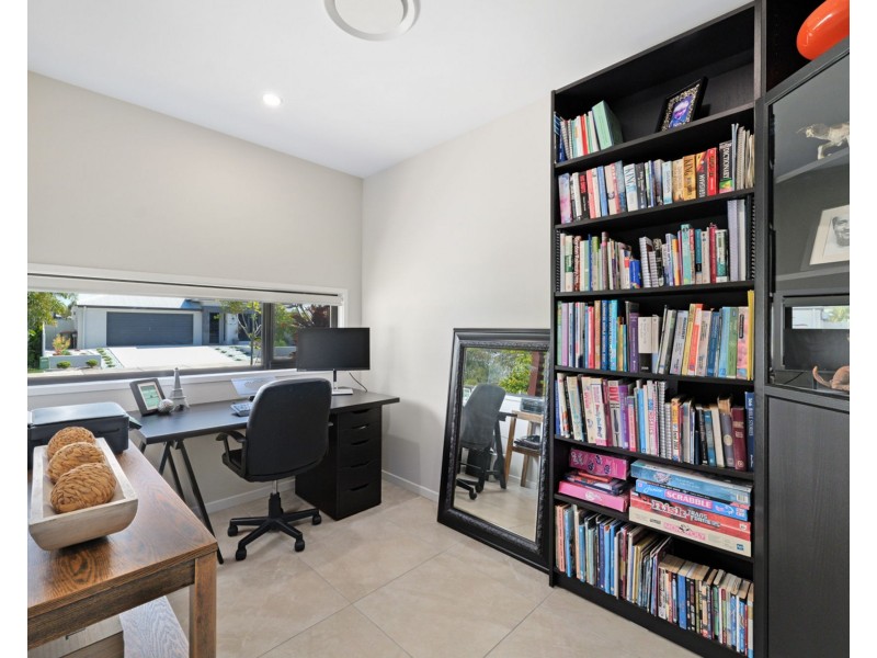 4 Greenshank Street, Pelican Waters QLD 4551