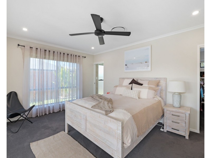 4 Greenshank Street, Pelican Waters QLD 4551