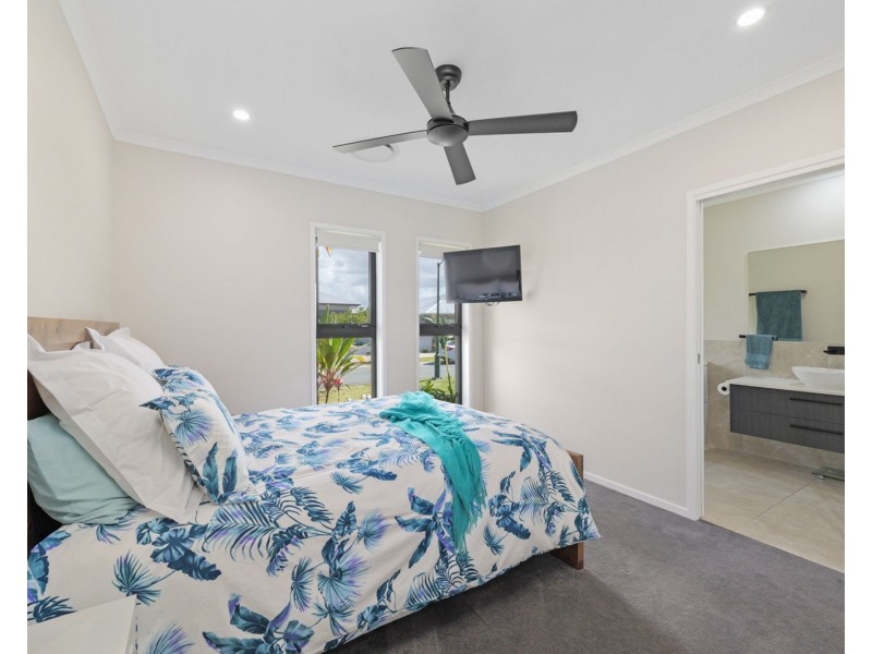 4 Greenshank Street, Pelican Waters QLD 4551