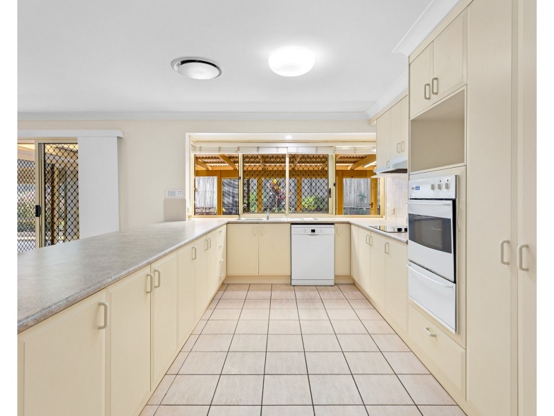 7 Kensington Place, Bridgeman Downs QLD 4035