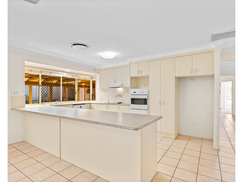 7 Kensington Place, Bridgeman Downs QLD 4035