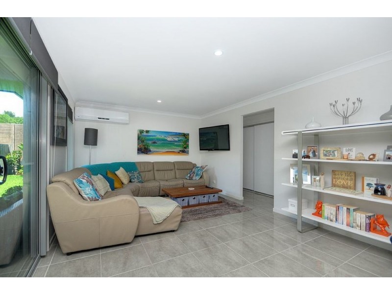 50 Azure Way, Hope Island QLD 4212