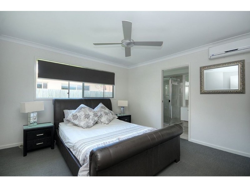 50 Azure Way, Hope Island QLD 4212