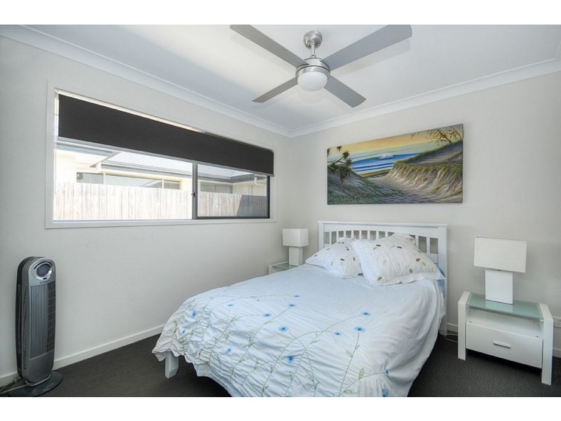 50 Azure Way, Hope Island QLD 4212