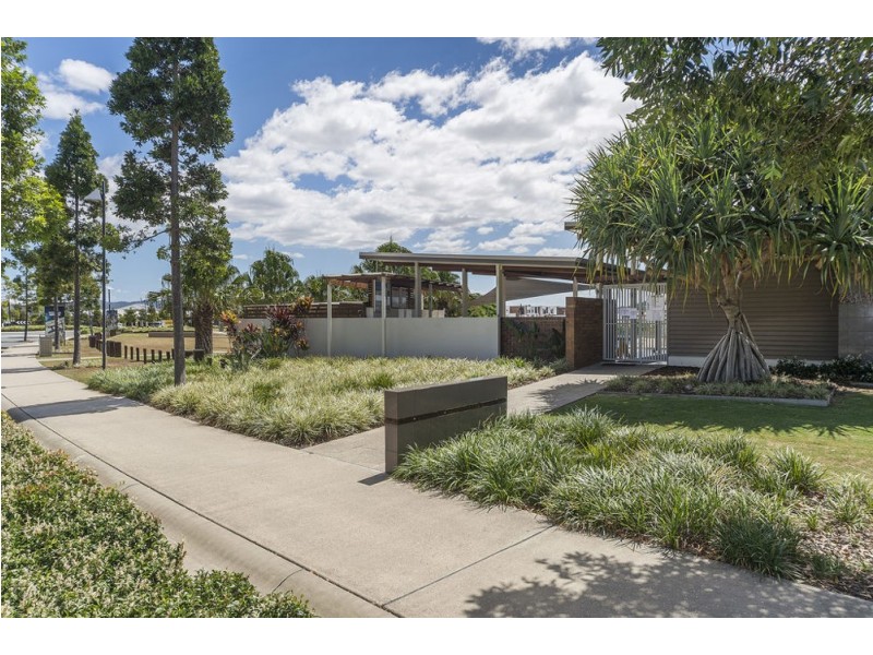 50 Azure Way, Hope Island QLD 4212