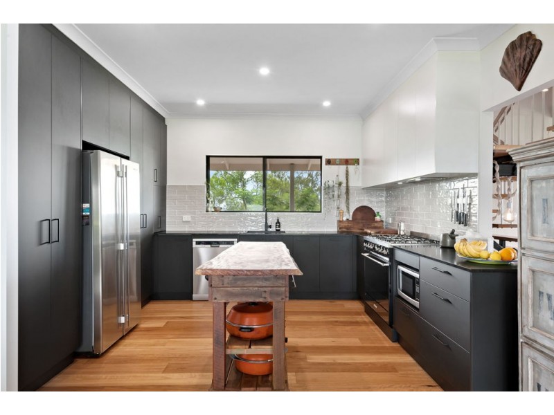 829 McIntosh Creek Road, Mcintosh Creek QLD 4570