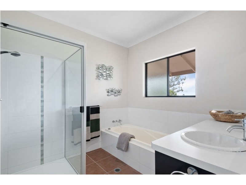 829 McIntosh Creek Road, Mcintosh Creek QLD 4570