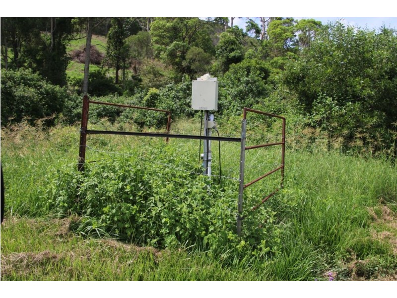 829 McIntosh Creek Road, Mcintosh Creek QLD 4570