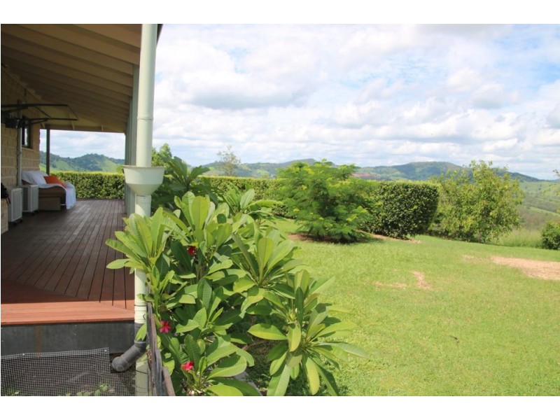 829 McIntosh Creek Road, Mcintosh Creek QLD 4570